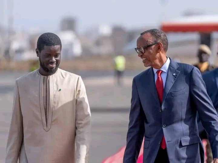 Le Président de la République du Rwanda Monsieur Paul Kagamé, est arrivé à l’aéroport militaire Léopold Sédar Senghor de Yoff pour une visite de travail de 48 heures.