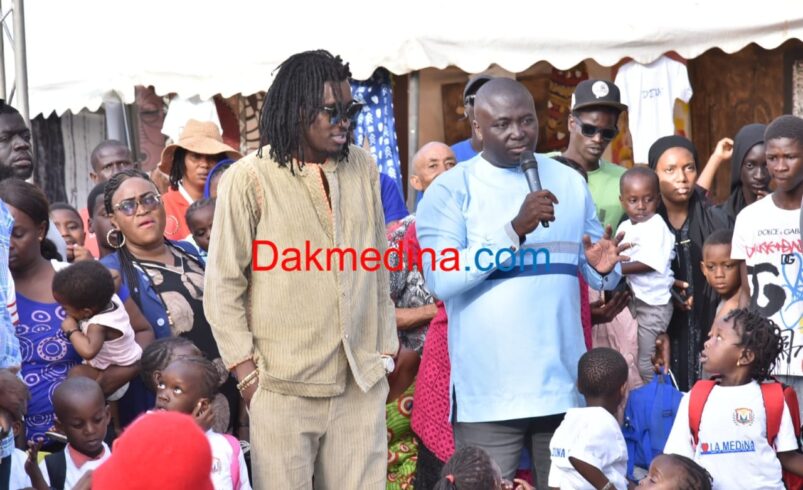 En Images : l’anniversaire de Bamba FALL: Remise de Cadeaux aux Enfants: Waly SECK et Baye Demba ….