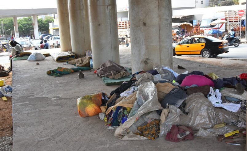 [Reportage] Occupation anarchique à Dakar : Sous les ponts routiers, le lit des sans-logis