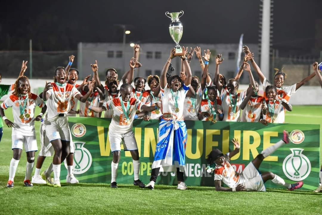 Les Aigles de la Médina ont atteint le sommet du football féminin ce weekend en remportant la Coupe du Sénégal contre le Jappo Olympique de Guédiawaye, réalisant ainsi un doublé historique.