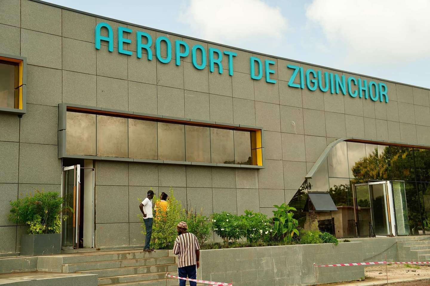 En tournée dans le Sud du pays: Cheikh Bamba Dieye s’enquiert de l’état d’avancement des travaux de l’aéroport de Ziguinchor
