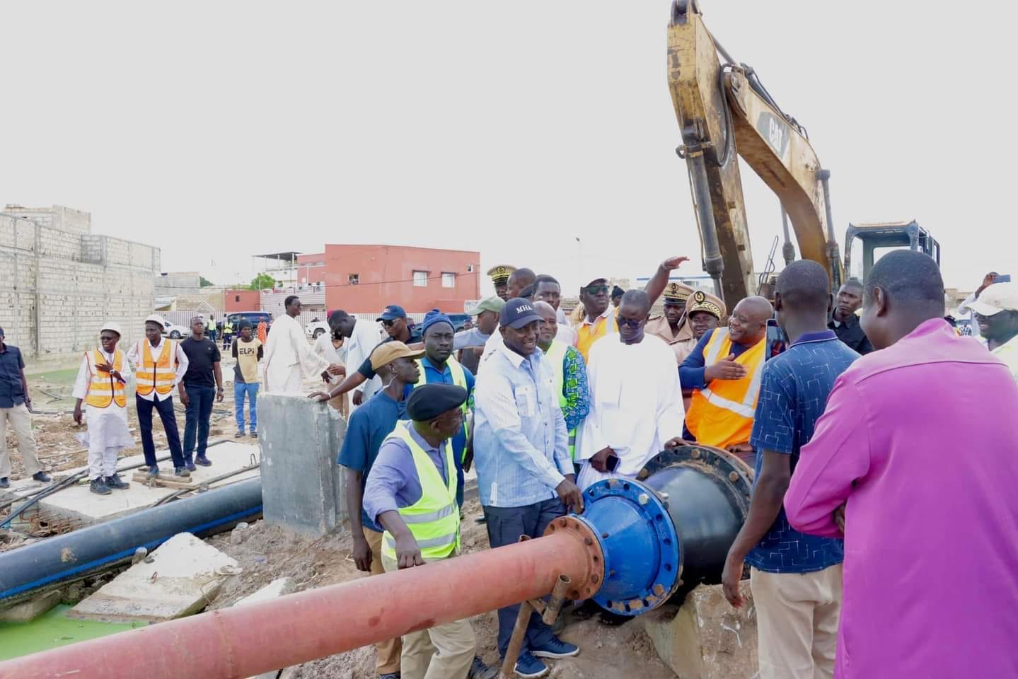 Le Ministre de l’Hydraulique et de l’Assainissement à Touba et dans la Banlieue de Dakar