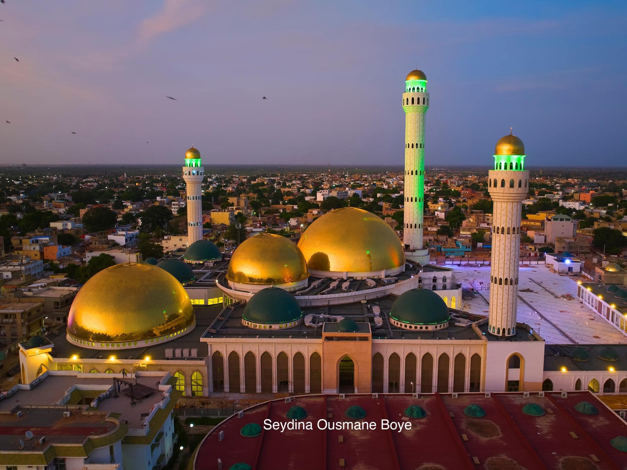 @Contemplez la splendeur des images aériennes de la Grande Mosquée de Tivaouane