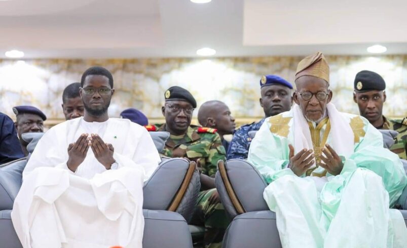 En prélude à la célébration du Mawlid, le Président de la République, Bassirou Diomaye Faye , s’est rendu à Médina Baye (Kaolack) pour une visite de courtoisie auprès du Khalif Cheikh Mouhamadoul Mahi Ibrahima Niass.