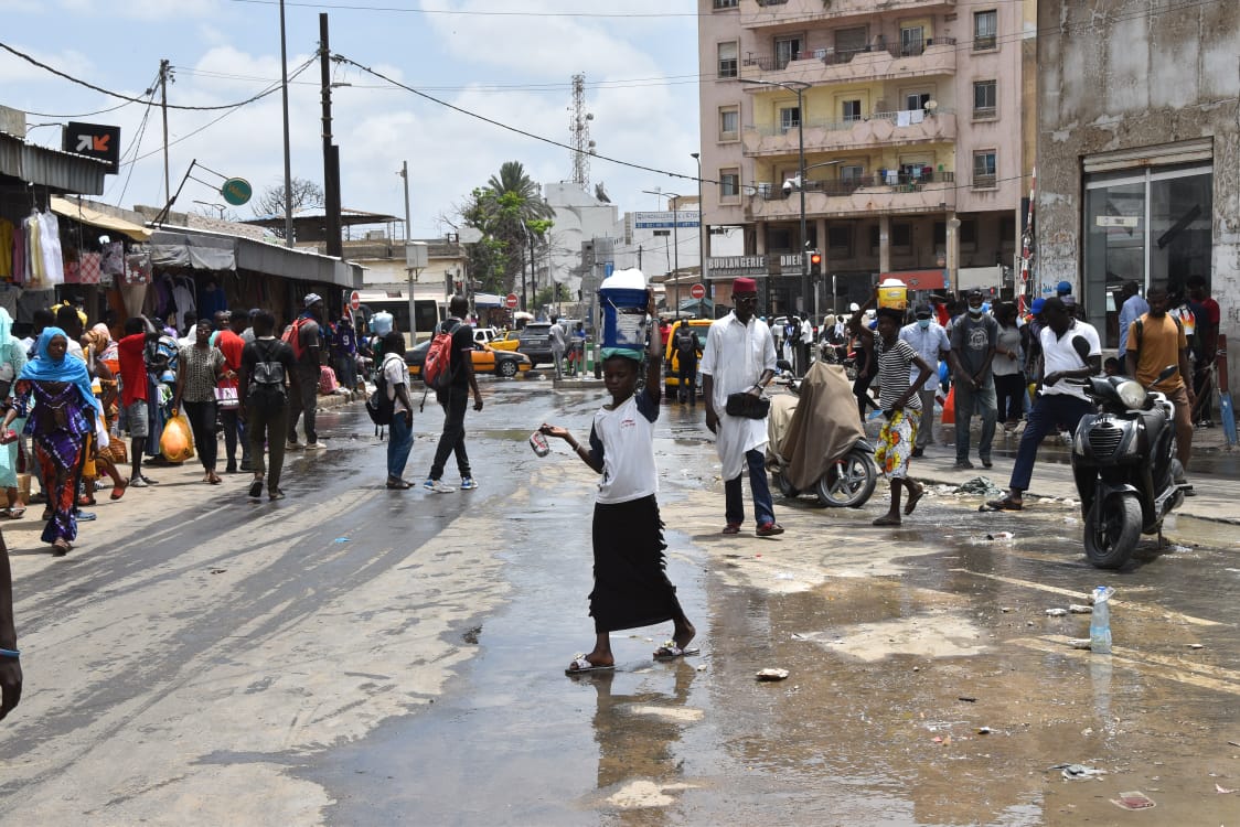 Il pleut sur Dakar : entre désordre et encombrement