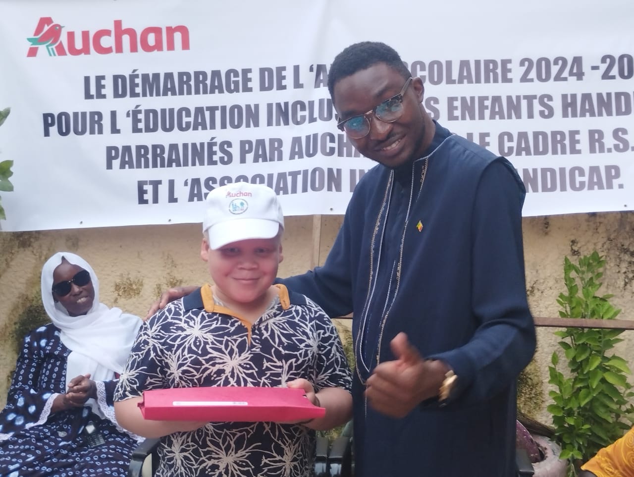 Auchan et l’Association pour la Réinsertion des Handicapés soutiennent l’éducation inclusive avec une distribution de kits scolaires