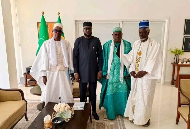 Le Président de l’Assemblée Nationale, Monsieur El Malick Ndiaye , a reçu ce lundi 27 janvier une délégation du Conseil National des Imams et Oulémas du Sénégal, conduite par son Président, l’Imam Khalifa Ababacar Babou.