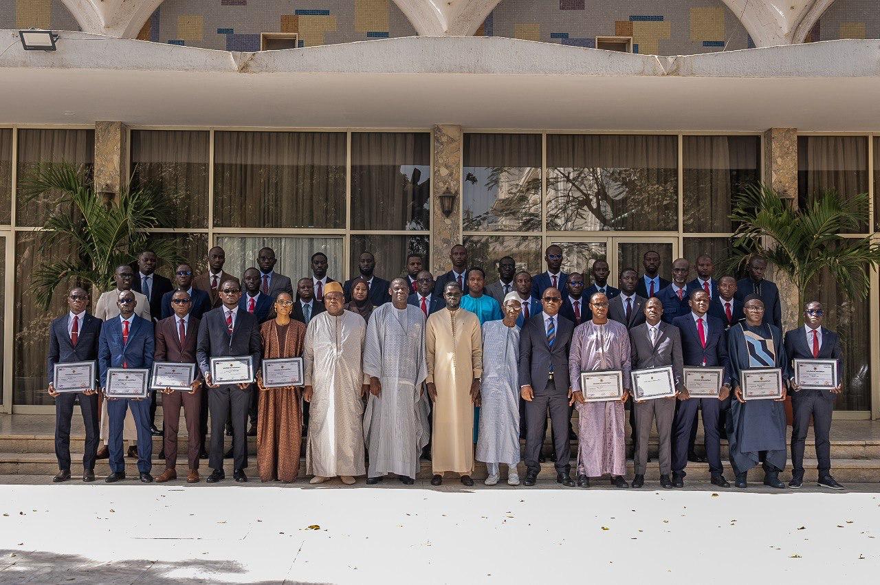 Présidence de la République Son Excellence, le Président de la République, Bassirou Diomaye Faye, a présidé ce jour la cérémonie de remise de diplômes aux magistrats de la promotion 2022-2024 du Centre de Formation Judiciaire.