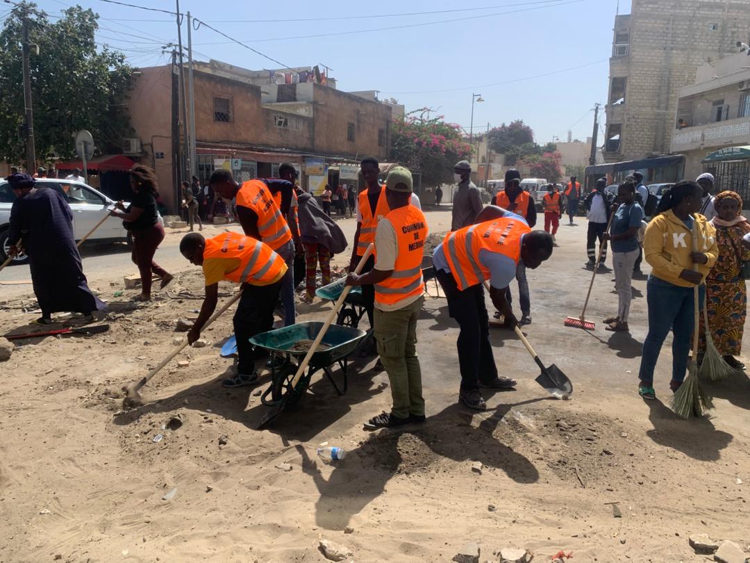 MÉDINA : LE MAIRE BAMBA FALL À LA TÊTE D&rsquo;UNE MOBILISATION CITOYENNE POUR LA JOURNÉE NATIONALE DE « Set-setal »