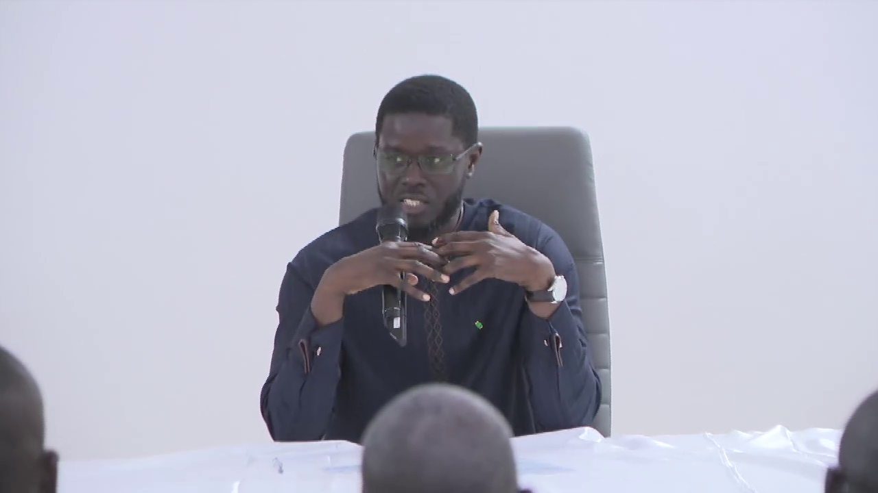Wolof | Le Président de la République a profité de son déplacement dans la région de Kaolack pour convier les exécutifs territoriaux des régions du centre, les maires et les présidents de conseils départementaux à une rencontre d’échange portant sur le projet de Pôle territoire Centre.