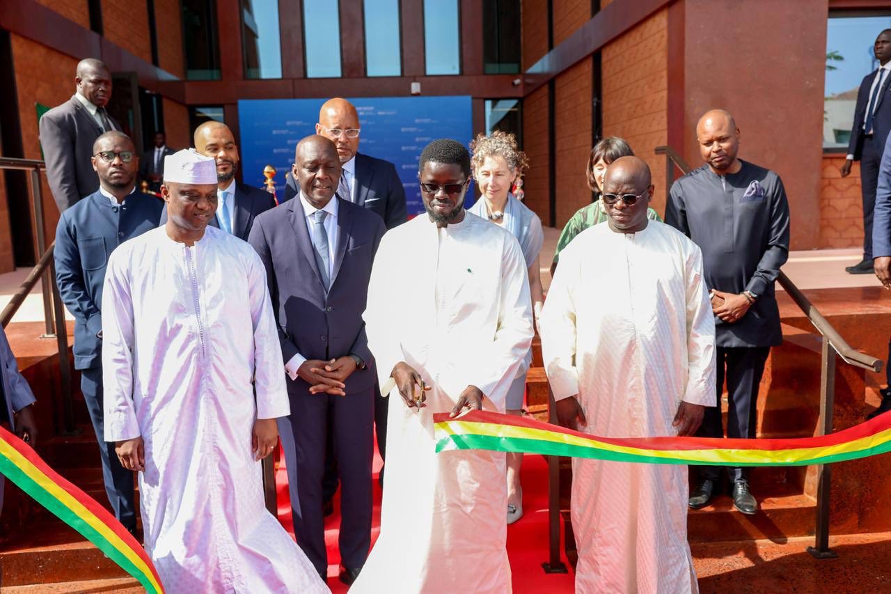 Le Président de la République, Son Excellence Monsieur Bassirou Diomaye Faye, a procédé aujourd’hui, à Dakar, à l’inauguration officielle du nouveau siège régional du Groupe de la Banque mondiale pour l’Afrique de l’Ouest et du Centre.