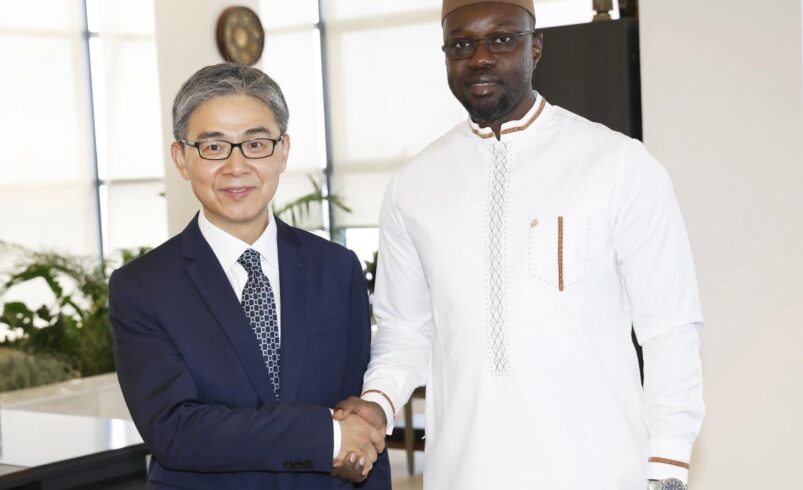 Le Premier ministre Ousmane SONKO a reçu en audience ce 6 juin 2025 S.E. LI Zhigang,