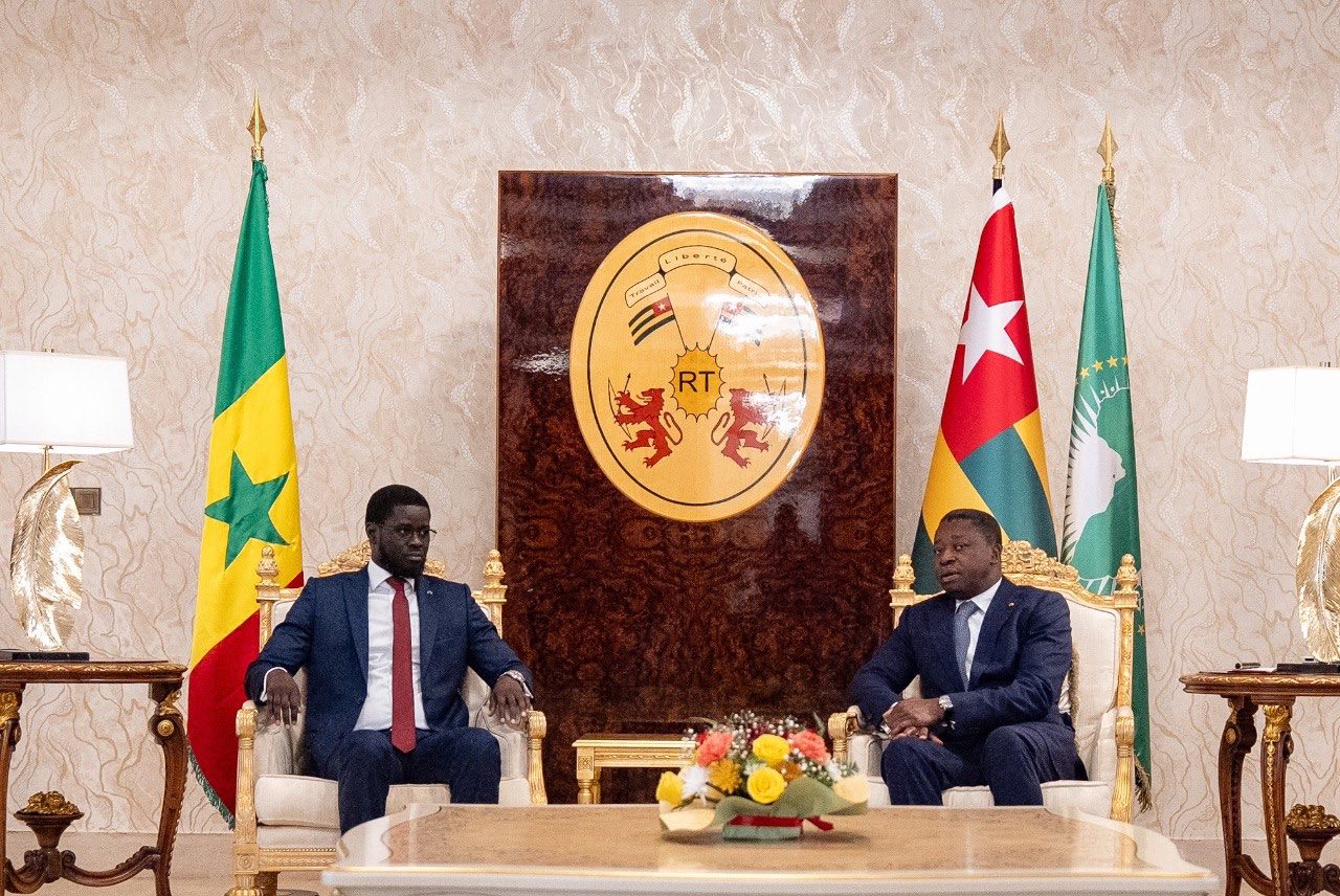 Son Excellence le Président de la République, Monsieur Bassirou Diomaye Faye, a effectué aujourd’hui une visite officielle à Lomé, où il a rencontré Son Excellence le Président Faure Essozimna Gnassingbé .