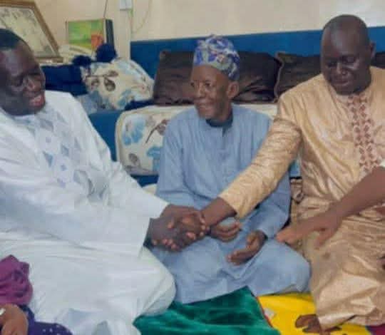 RÉCONCILIATION À KAOLACK : LE PRÉFET ET LE MAIRE SERIGNE MBOUP SE RETROUVENT CHEZ LE KHALIFE CHEIKH MAHI NIASS