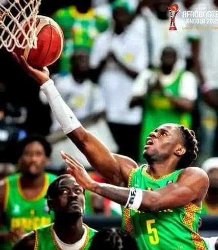 AFROBASKET 2025 : LE SÉNÉGAL DOMPTE LES LIONS INDOMPTABLES DU CAMEROUN ET DÉCROCHE LE BRONZE