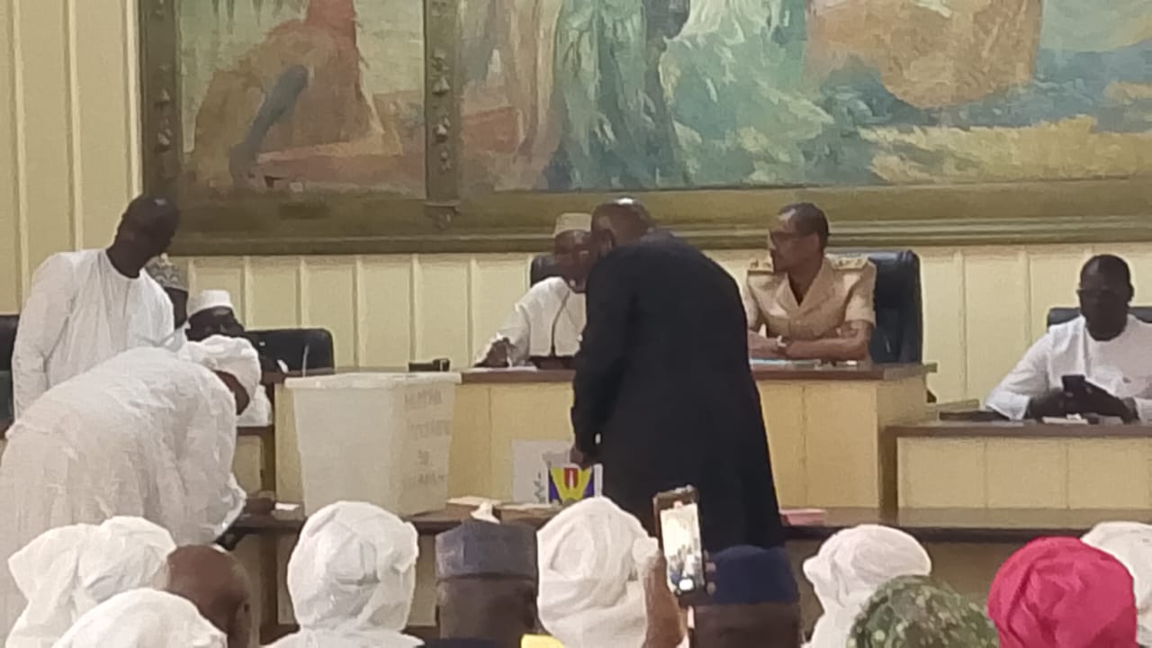 Élection du maire de Dakar —Les candidats en lice sont :• Ngoné Mbengue : bulletin vert• Abass Fall : bulletin jaune• Daouda Guèye : bulletin rose• Mohamet Massamba Seye : bulletin bleu