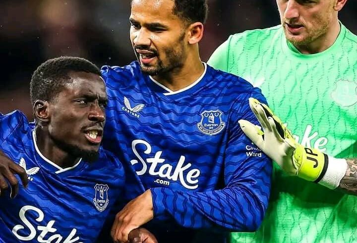 PREMIER LEAGUE : GANA GUEYE PRÉSENTE SES EXCUSES APRÈS SON EXPULSION