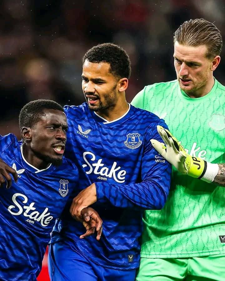 PREMIER LEAGUE : GANA GUEYE PRÉSENTE SES EXCUSES APRÈS SON EXPULSION