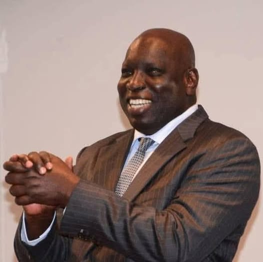 Je voudrais informer tous les ami(e)s membres de l’UPF que la Cour d’Appel de Versailles a vidé, ce mardi 25 novembre 2025, son délibéré dans l’affaire de la demande d’extradition faite par le Sénégal contre moi.