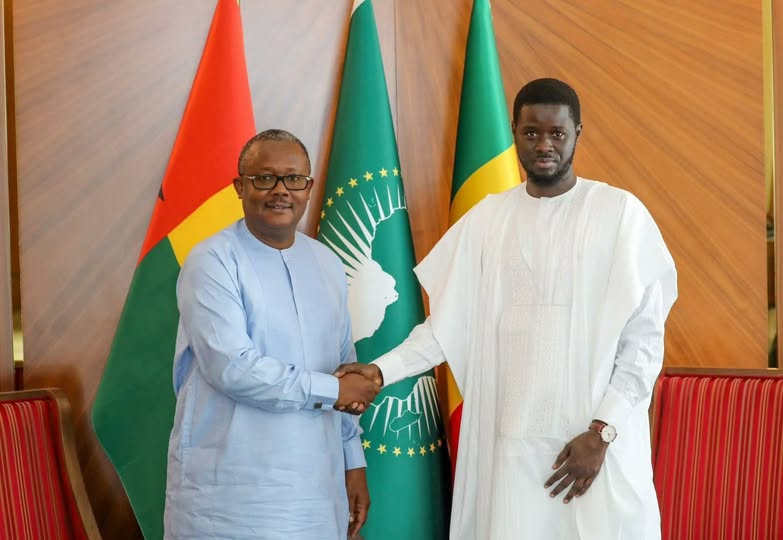 DAKAR, 28 NOVEMBRE 2025 – LE PRÉSIDENT UMARO SISSOCO EMBALÓ SAIN ET SAUF À DAKAR