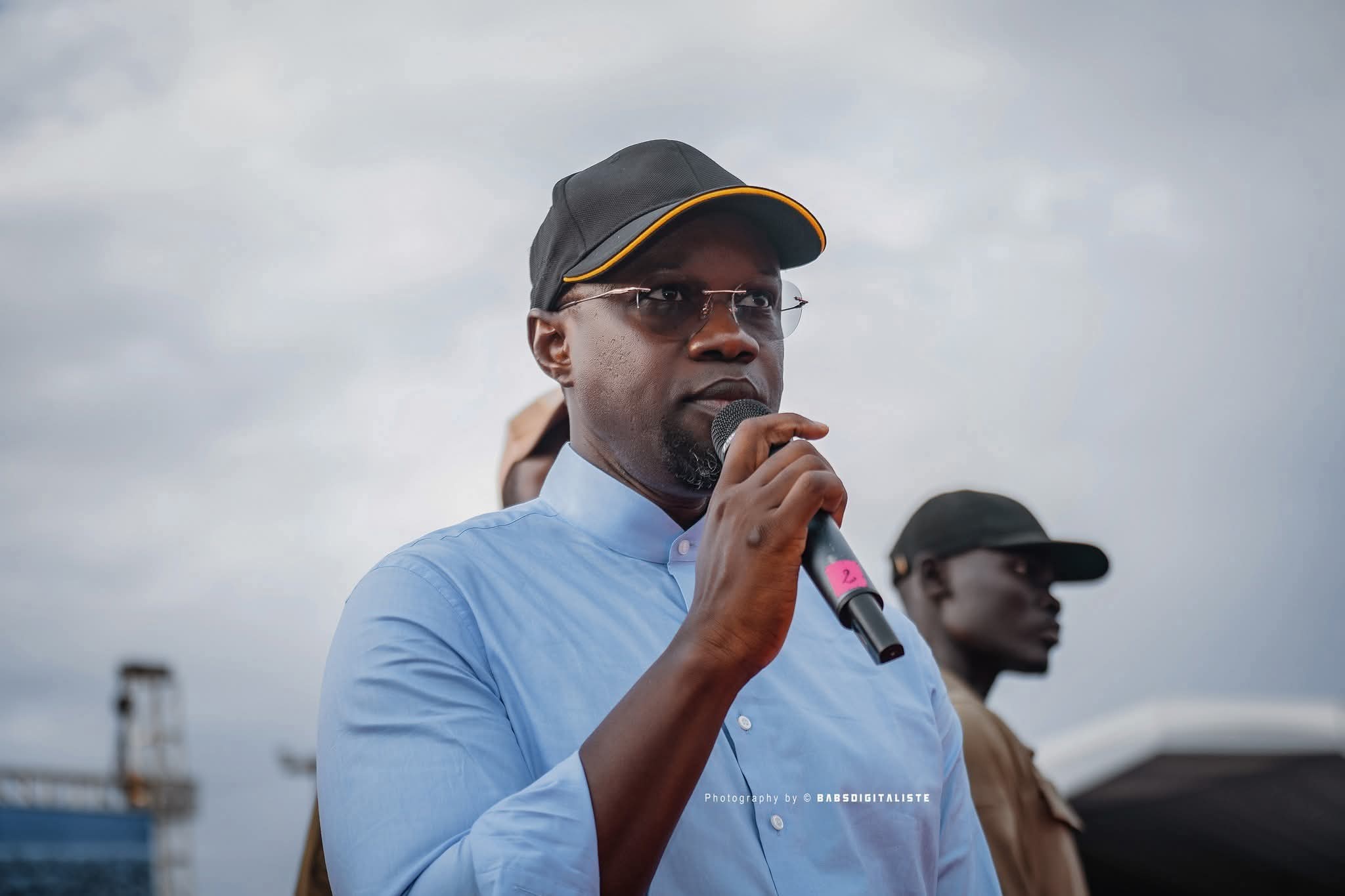 OUSMANE SONKO RÉUNIT SON PARTI EN URGENCE APRÈS LA DÉCISION PRÉSIDENTIELLE