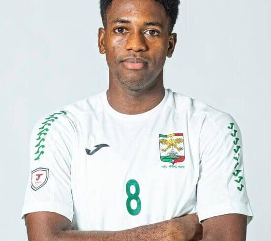 ISSAGA KANE BRILLE : SACRÉ MEILLEUR FOOTBALLEUR LOCAL 2024-2025 ET VAINQUEUR DU TROPHÉE IBRAHIMA COULIBALY