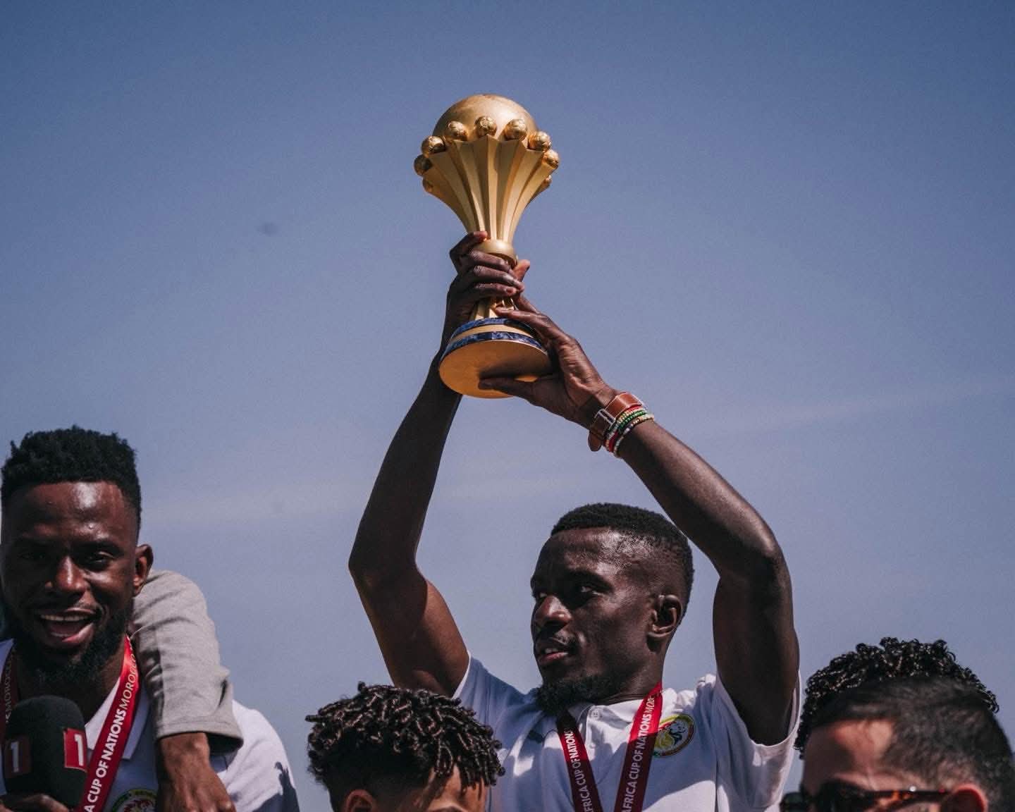 LA MÉDINA, TERRE DE LIONS : QUATRE CHAMPIONS D’ AFRIQUE, UNE SEULE FIERTÉ